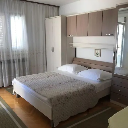 Giardino Apartment *